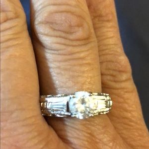 .925 sterling ring w cz stones